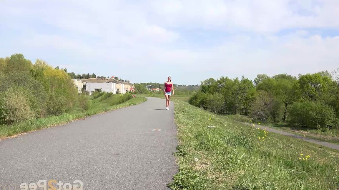 15P Caucasian girl Amanda Hill pisses on a paved roadway while out for a jog