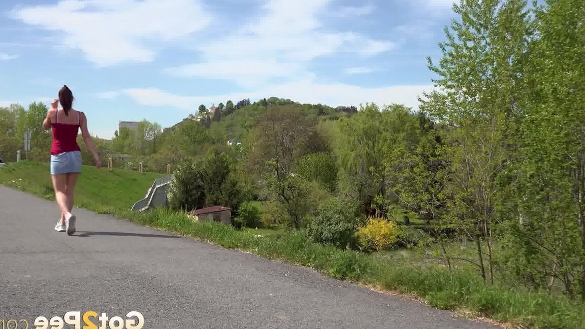 15P Caucasian girl Amanda Hill pisses on a paved roadway while out for a jog