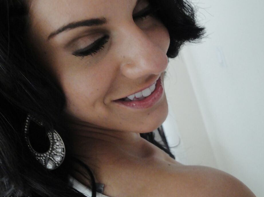 16P A namorada amadora Bella Reese faz sexo hardcore com um pau gordo