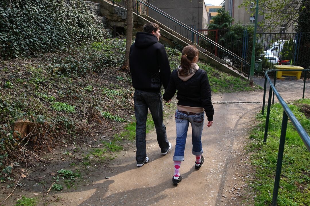 21P Die freche Amateur-Teenagerin Lilya genießt Hardcore-Sex mit einem zufälligen Typen, den sie gerade kennengelernt hat
