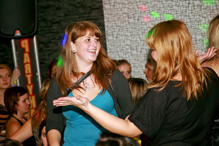 16P Lecherous sluts give a slurpy blowjob to a black stud at the CFNM party