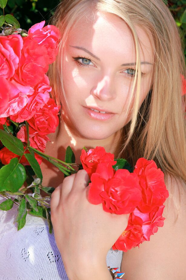 18P Selvagem adolescente Alessandra Um strip-tease