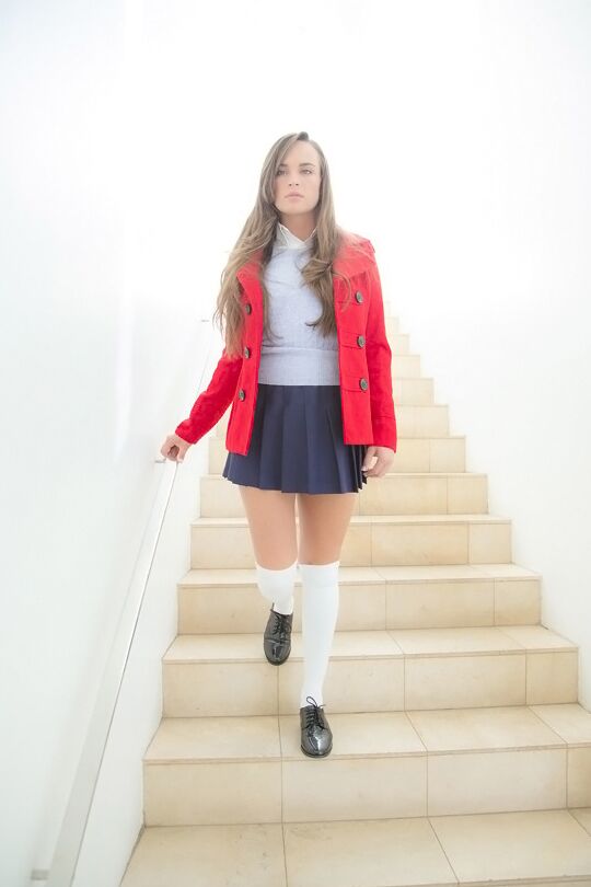 16P La adorable adolescente Teal Conrad descubriendo lentamente sus tentadoras curvas