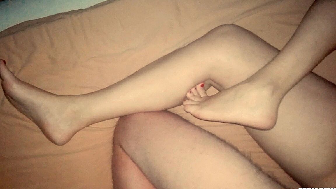 15P La MILF tetona amateur Britney Swallows pierde su virginidad anal y traga semen