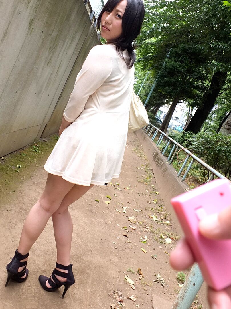 20P 黒髪の日本人美女星咲優菜が犯される前にパイズリをする