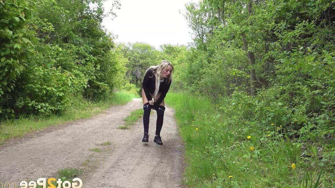 15P Victoria Pure pulls down leggings to pee outside