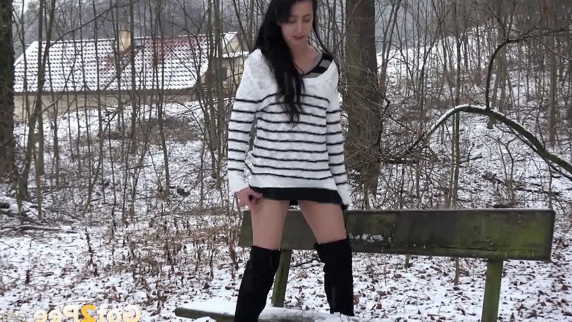 15P Pretty dark haired babe pisses outside in the snow