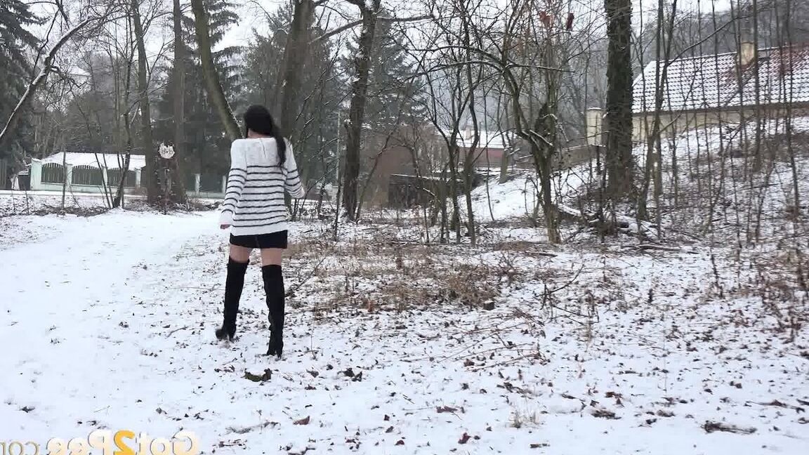 15P Pretty dark haired babe pisses outside in the snow