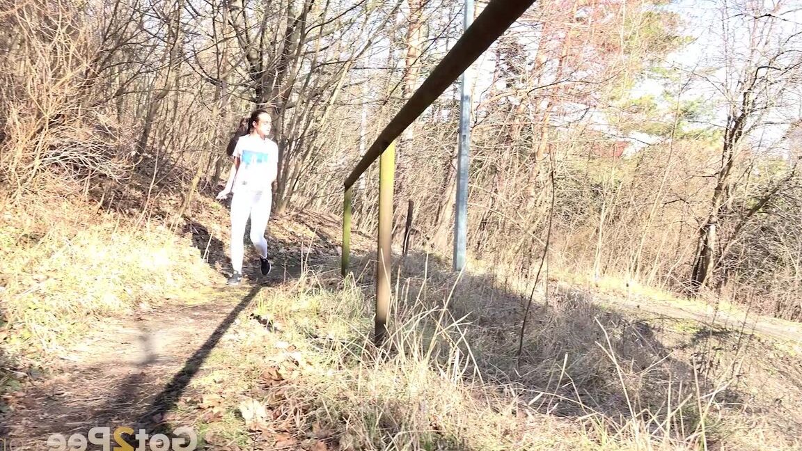 15P Morena Vinna Reed mija na floresta