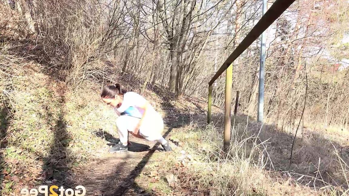 15P Morena Vinna Reed mija na floresta