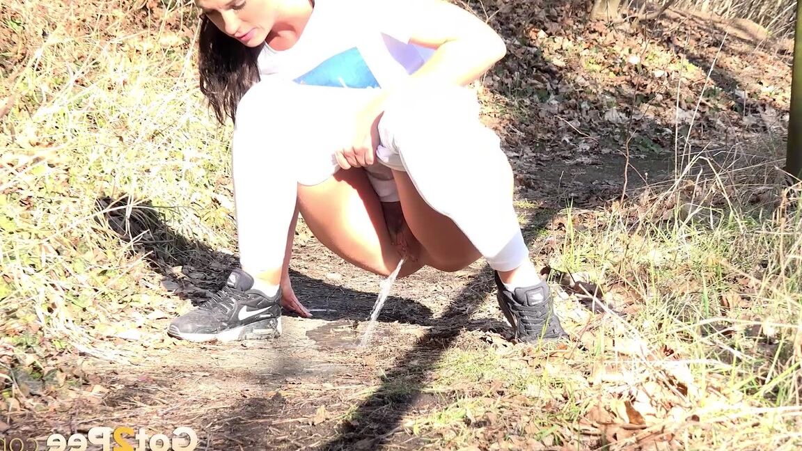 15P Morena Vinna Reed mija na floresta