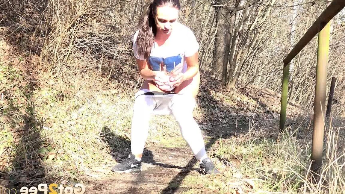 15P Morena Vinna Reed mija na floresta