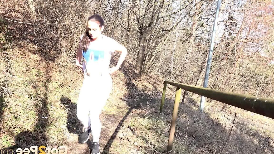 15P Morena Vinna Reed mija na floresta