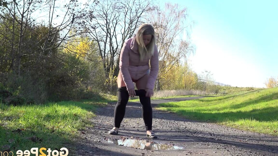15P Blonde Licky Lex pees in a puddle outside