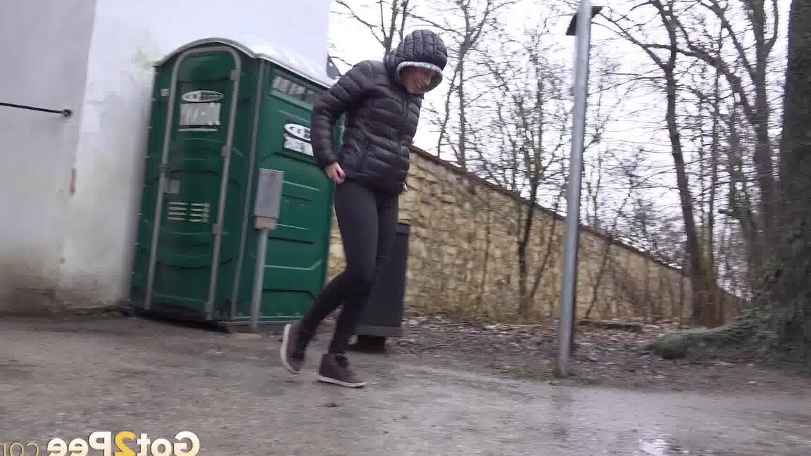 15P Antonia Sainz rushes to relieve pee desperation