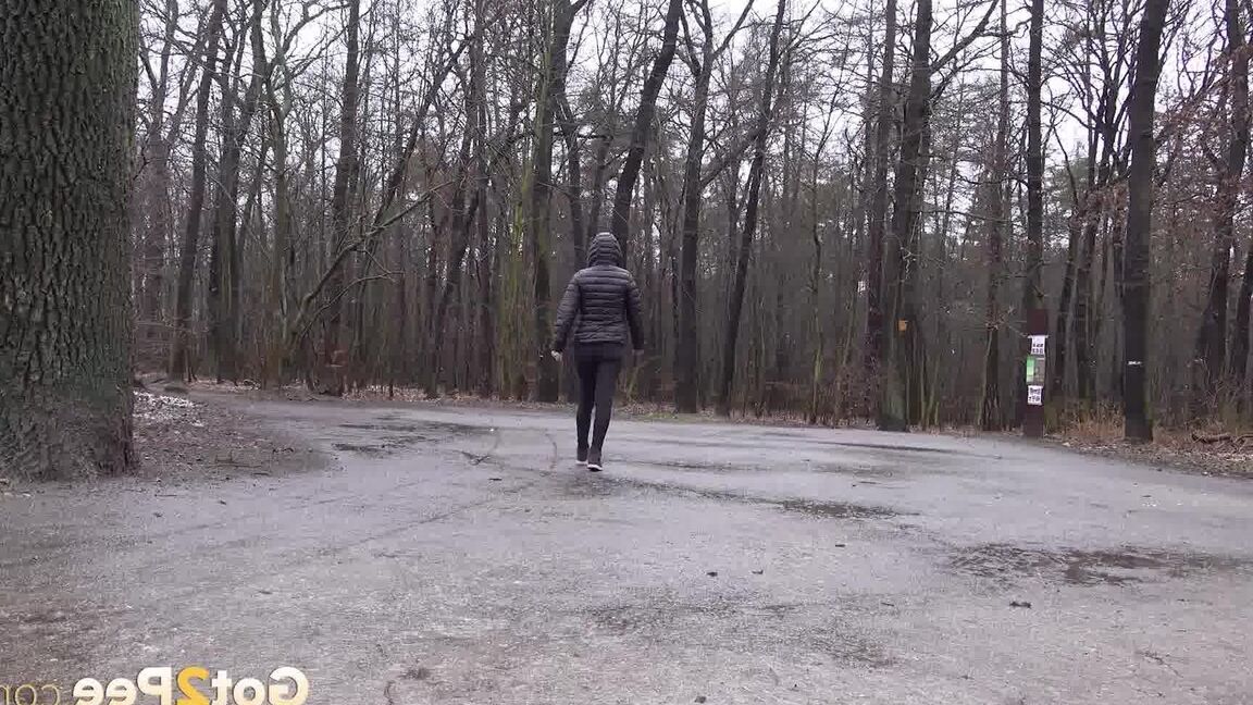 15P Antonia Sainz rushes to relieve pee desperation