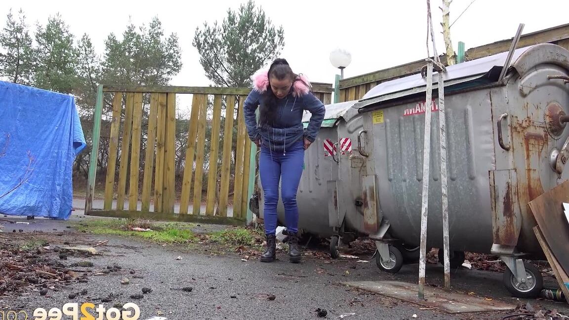15P Steamy outdoor pissing for brunette babe Dafne