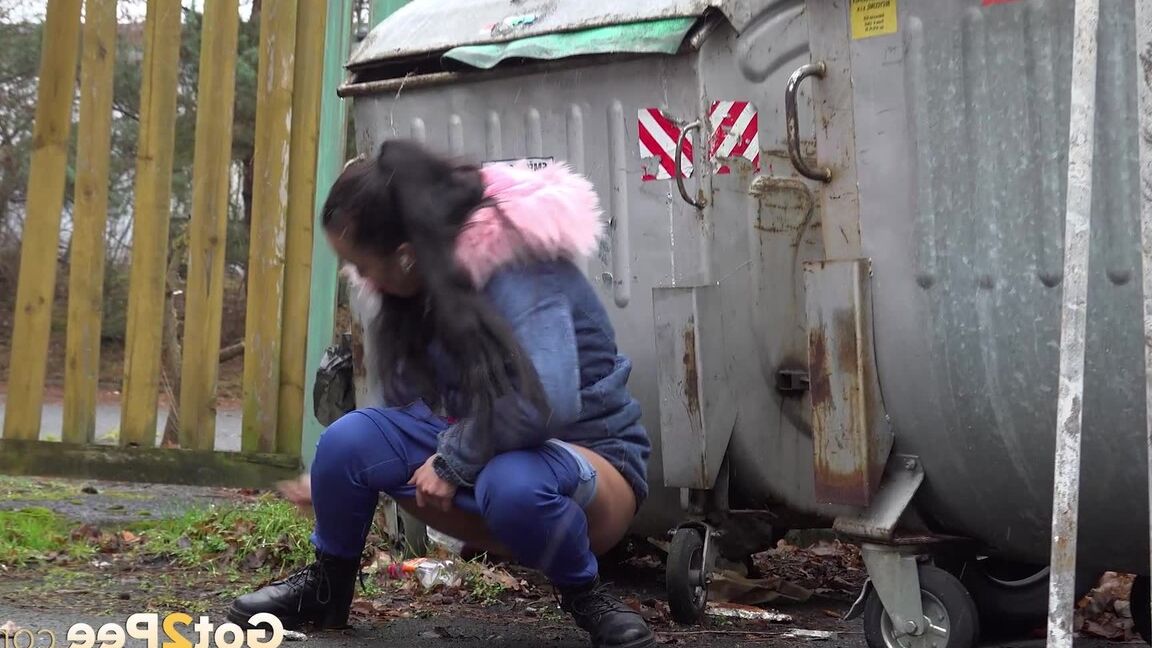 15P Steamy outdoor pissing for brunette babe Dafne