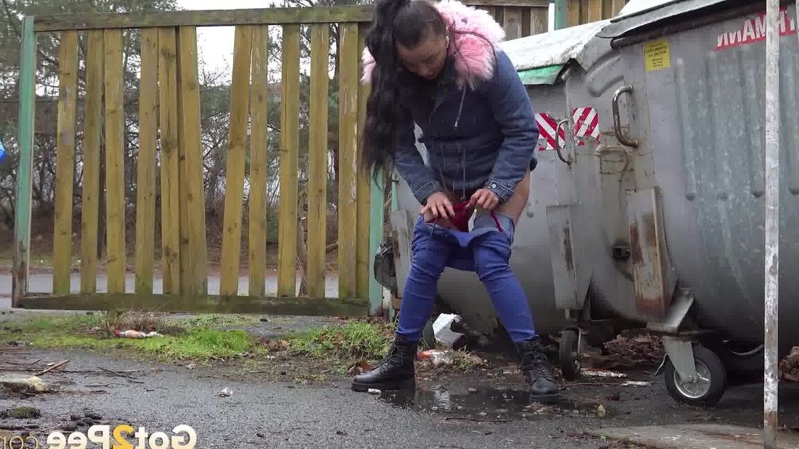 15P Steamy outdoor pissing for brunette babe Dafne