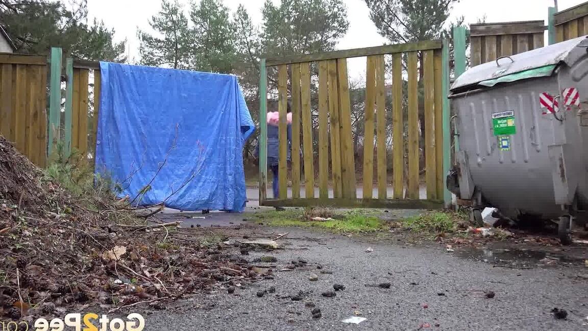 15P Steamy outdoor pissing for brunette babe Dafne