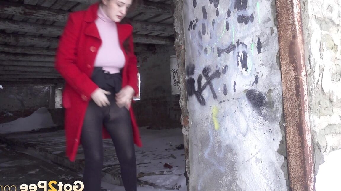 15P Dark haired hottie stands to piss in a doorway