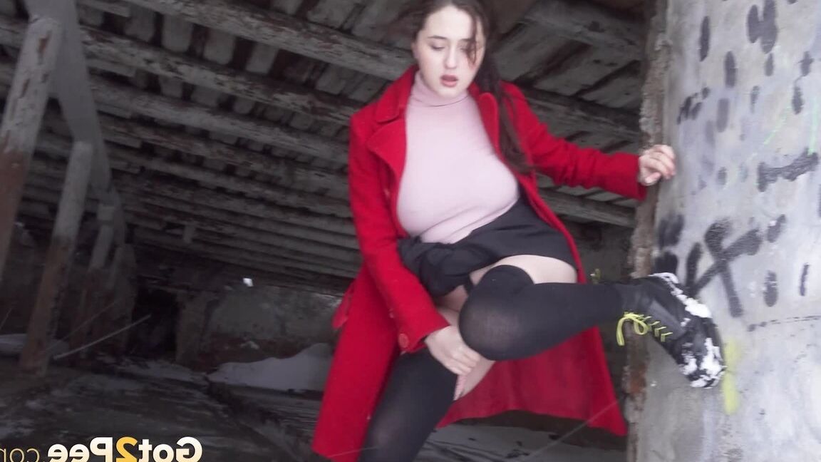 15P Dark haired hottie stands to piss in a doorway
