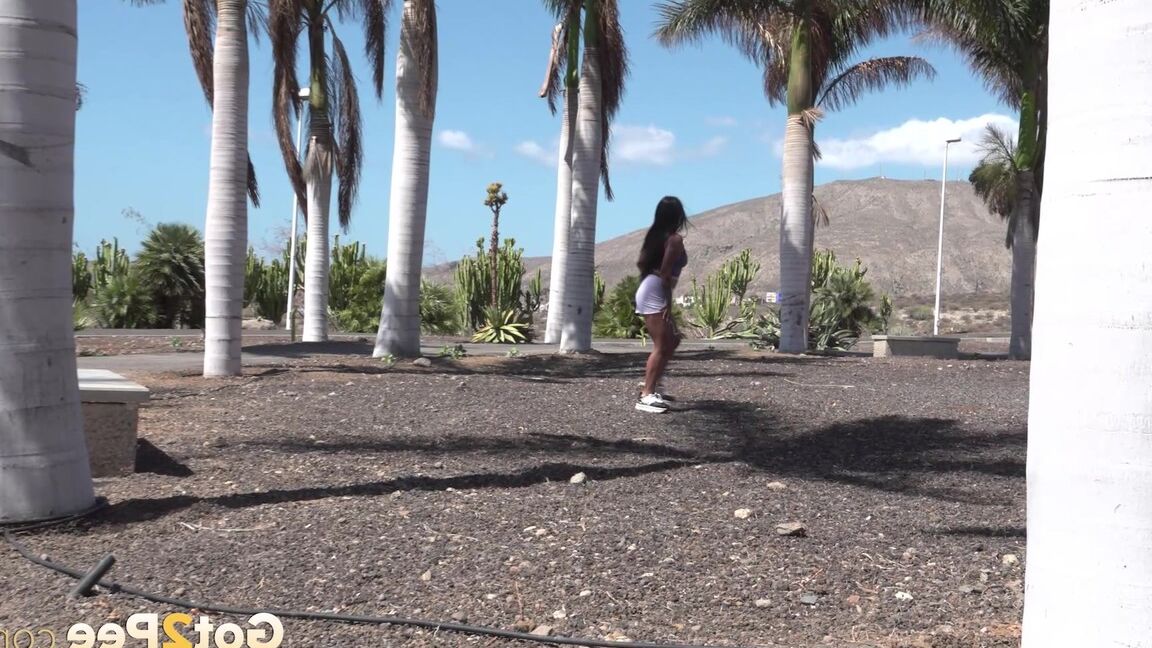 15P Raven haired Catalina Devil pees outside