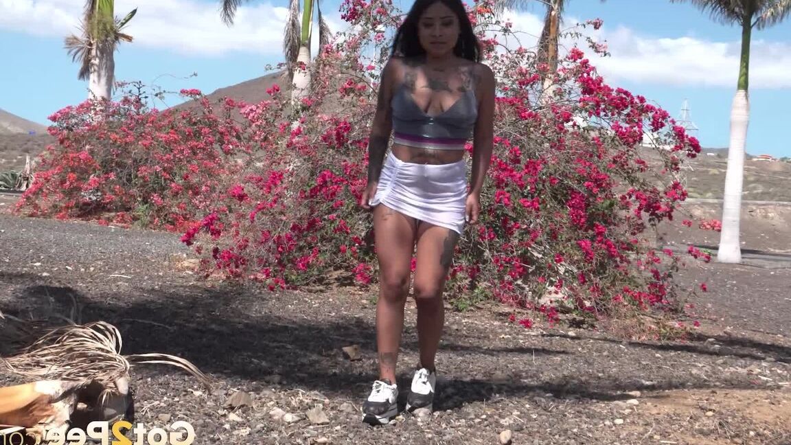 15P Raven haired Catalina Devil pees outside