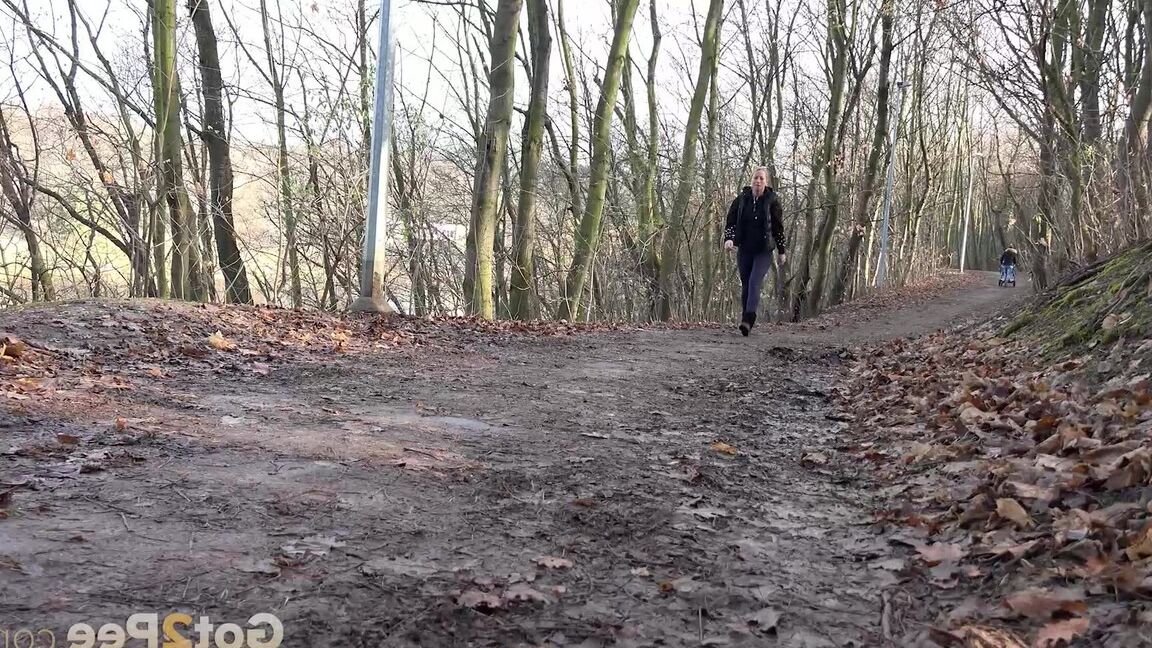 15P Licky Lex relieves herself on country path