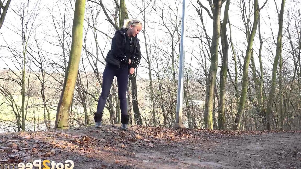 15P Licky Lex relieves herself on country path