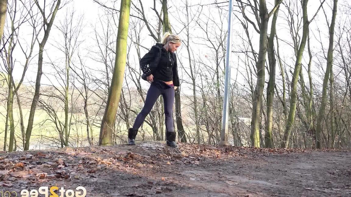 15P Licky Lex relieves herself on country path