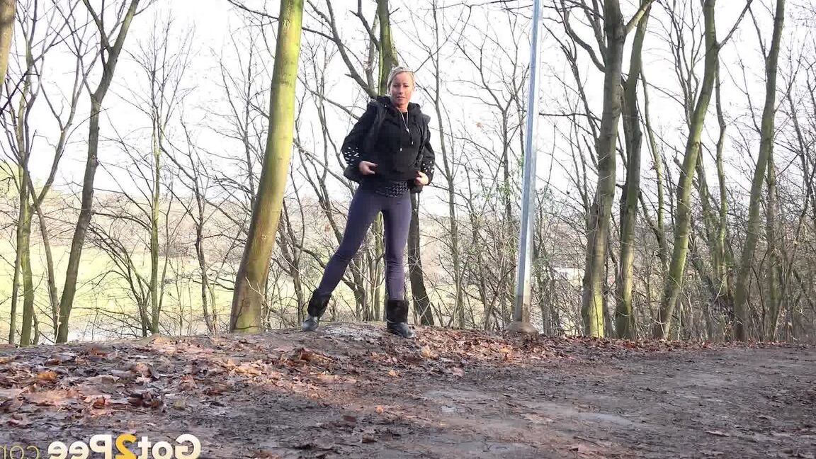 15P Licky Lex relieves herself on country path