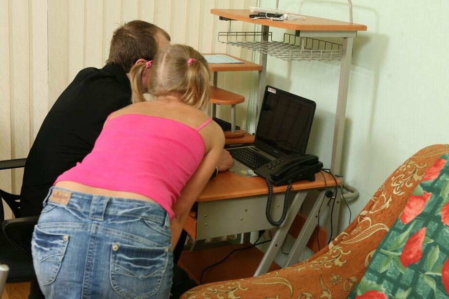 16P Die junge blonde Luda wird von ihrem alten Lehrer zum Sex verleitet