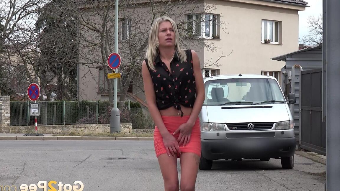 15P Claudia Macc pisses in public in the suburbs