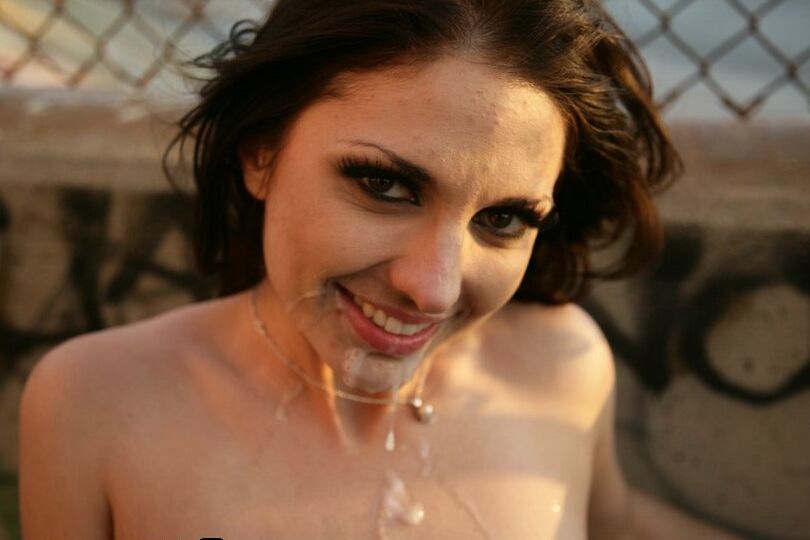 16P Franchezca Valentina aux gros seins se fait baiser la chatte poilue en public