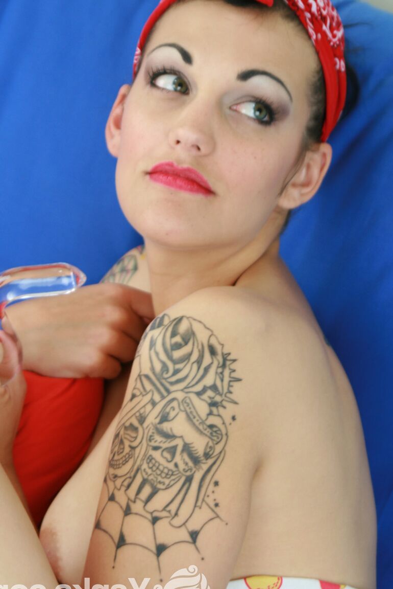 15P Yanks Ms Frankinberry's Gspot Finder
