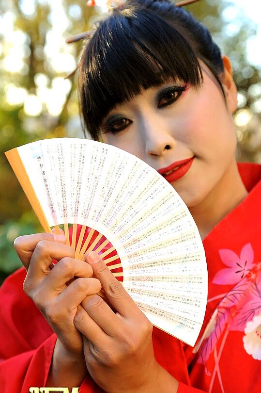 11P 日本の芸者が公共の公園で会ったばかりの白人男性を喜ばせる