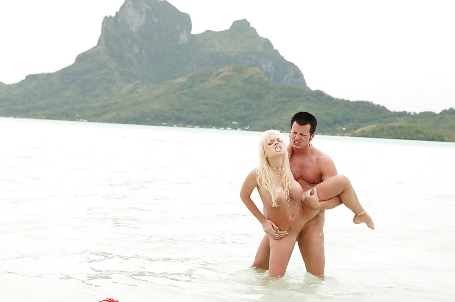 16P Jesse Jane was fucked in her tight pussy right in the water!