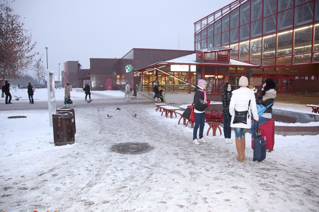 15P Barely legal teens flash their tits after a day of hitting the slopes
