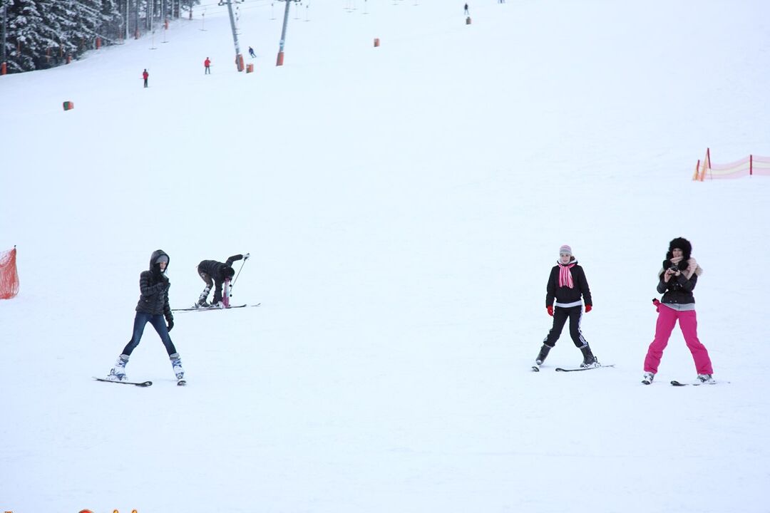 15P Barely legal teens flash their tits after a day of hitting the slopes