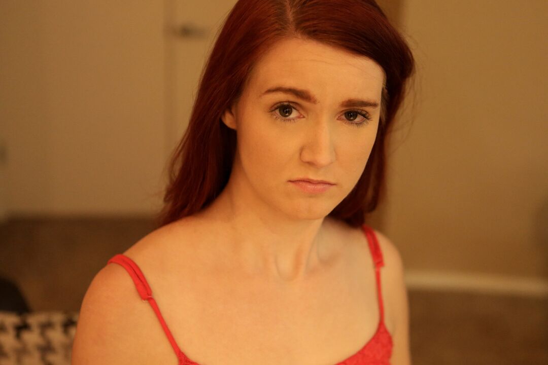 16P Young redhead Pyper Prentice removes cutoffs before a fuck and facial cumshot
