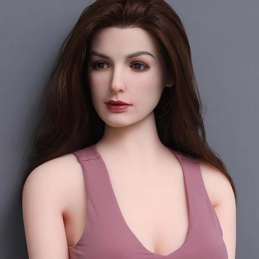 21P Boneca sexual realista Addison esfrega seu molusco com seus peitos grandes expostos
