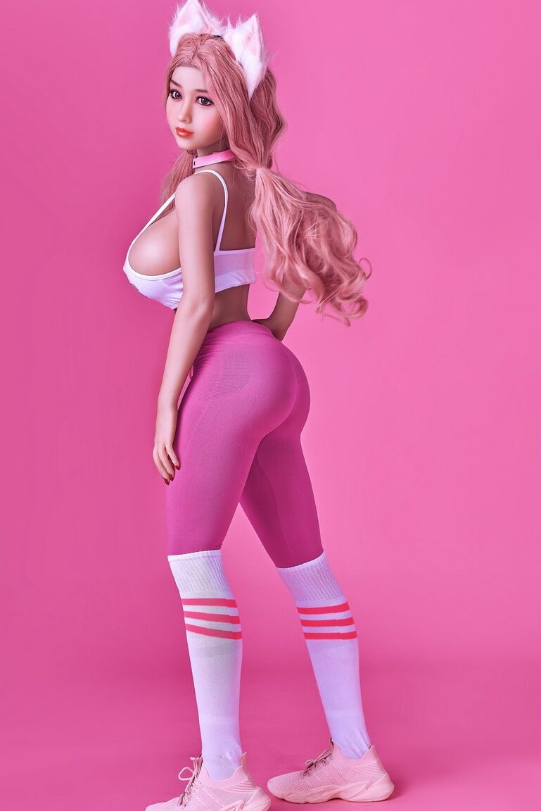 21P Linda boneca sexual mostra sua bunda grande