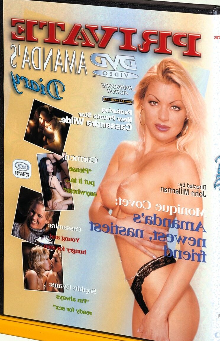 21P Loira gostosa MILF Monique Covet tomando uma gozada depois de sexo anal selvagem
