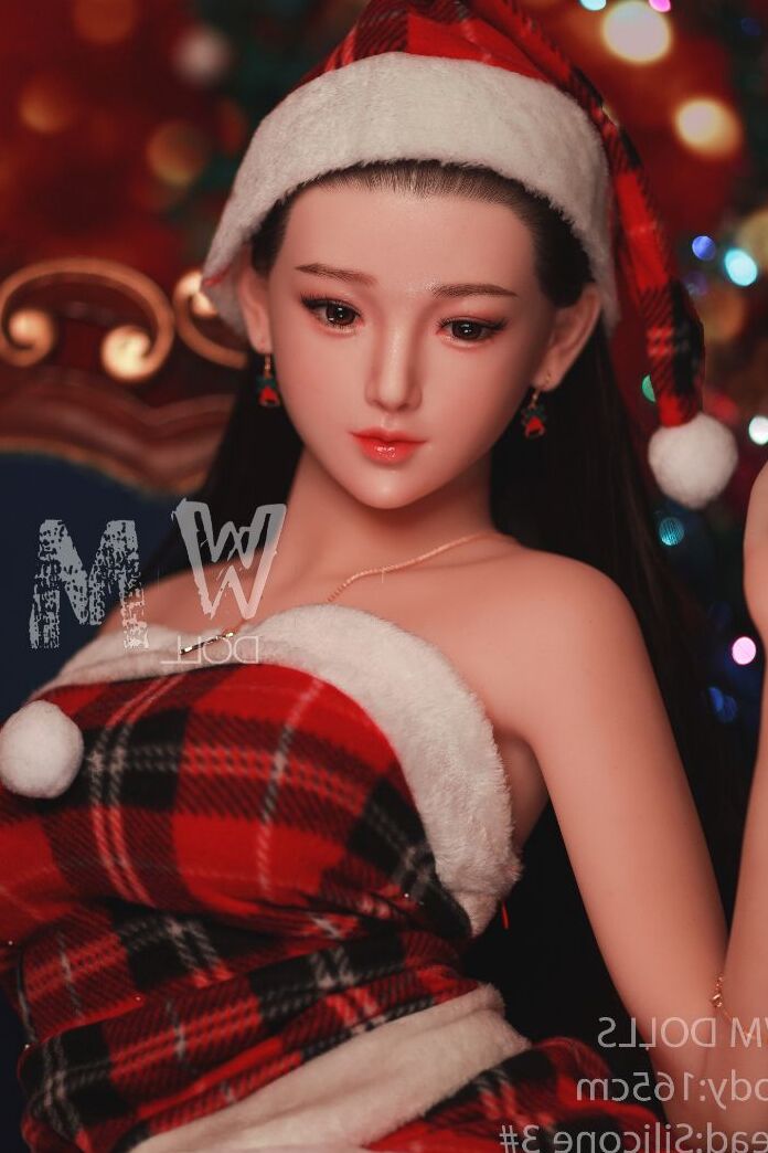 Boneca sexual asiática 11P Marley revela seus seios lindos e corpo gostoso no Natal