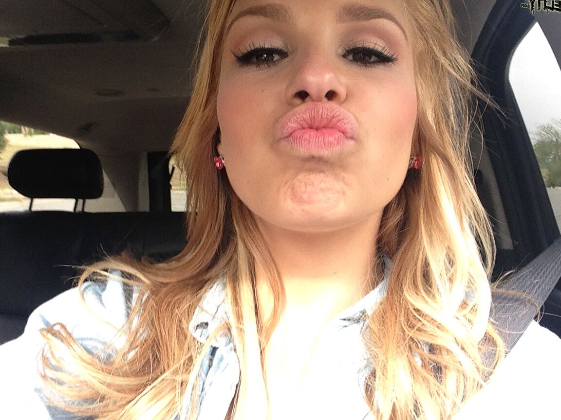 17P Imágenes sinceras detrás de escena con la caliente estrella porno rubia Carmen Caliente