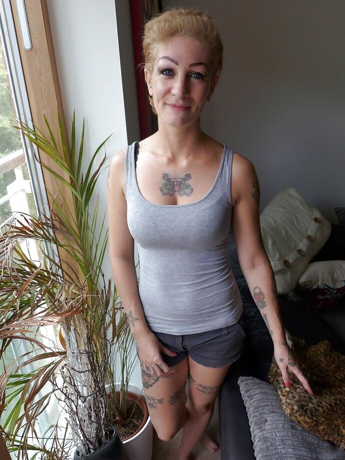 16P Tattooed first timer Miss Trixx freeing round ass from shorts
