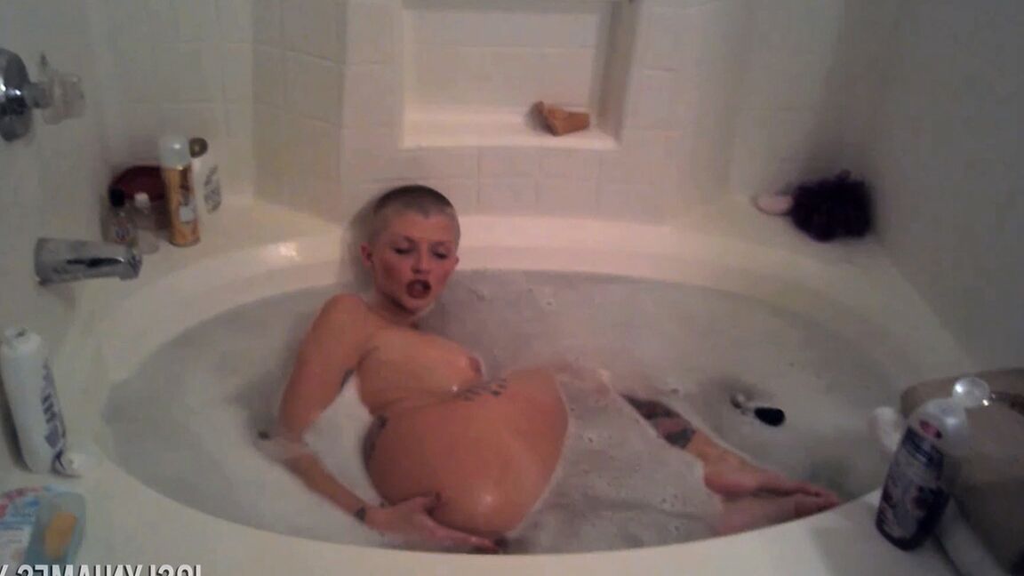 21P Fantastic bald MILF Joslyn James masturbates and sucks a BBC in a tub