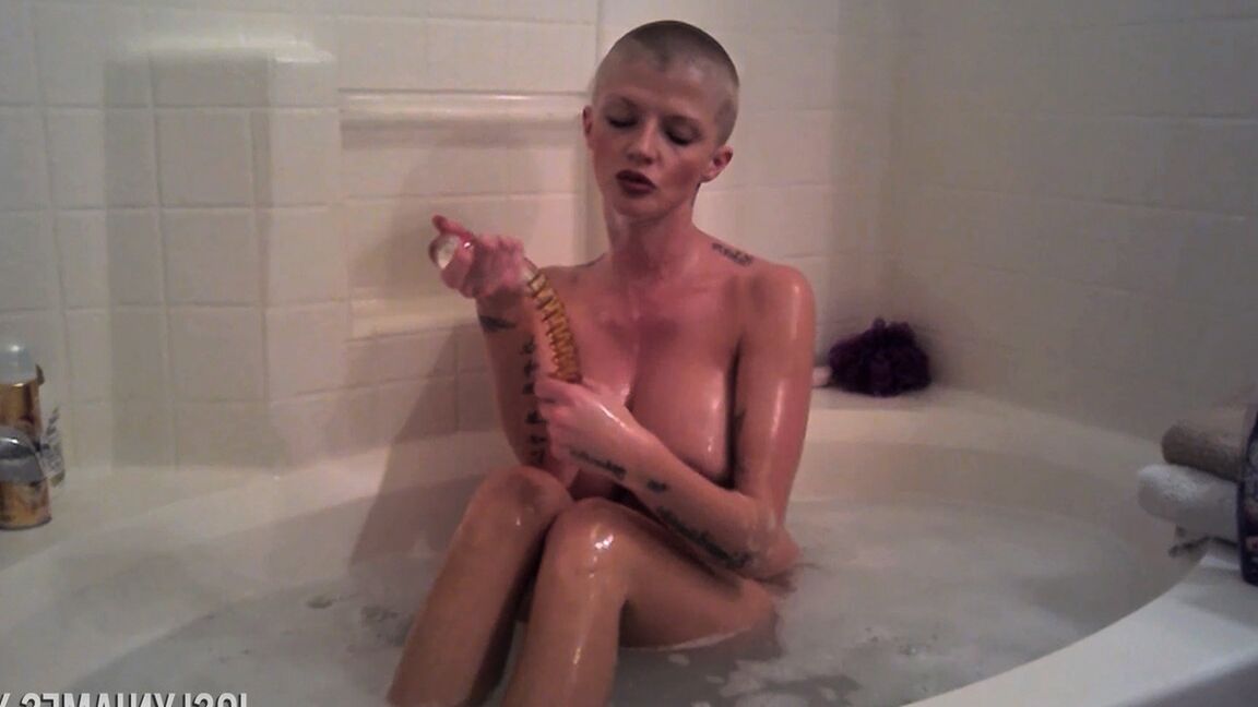 21P Fantastic bald MILF Joslyn James masturbates and sucks a BBC in a tub