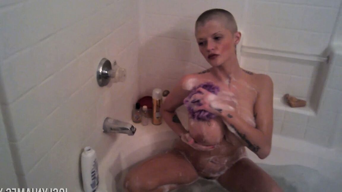21P Fantastic bald MILF Joslyn James masturbates and sucks a BBC in a tub